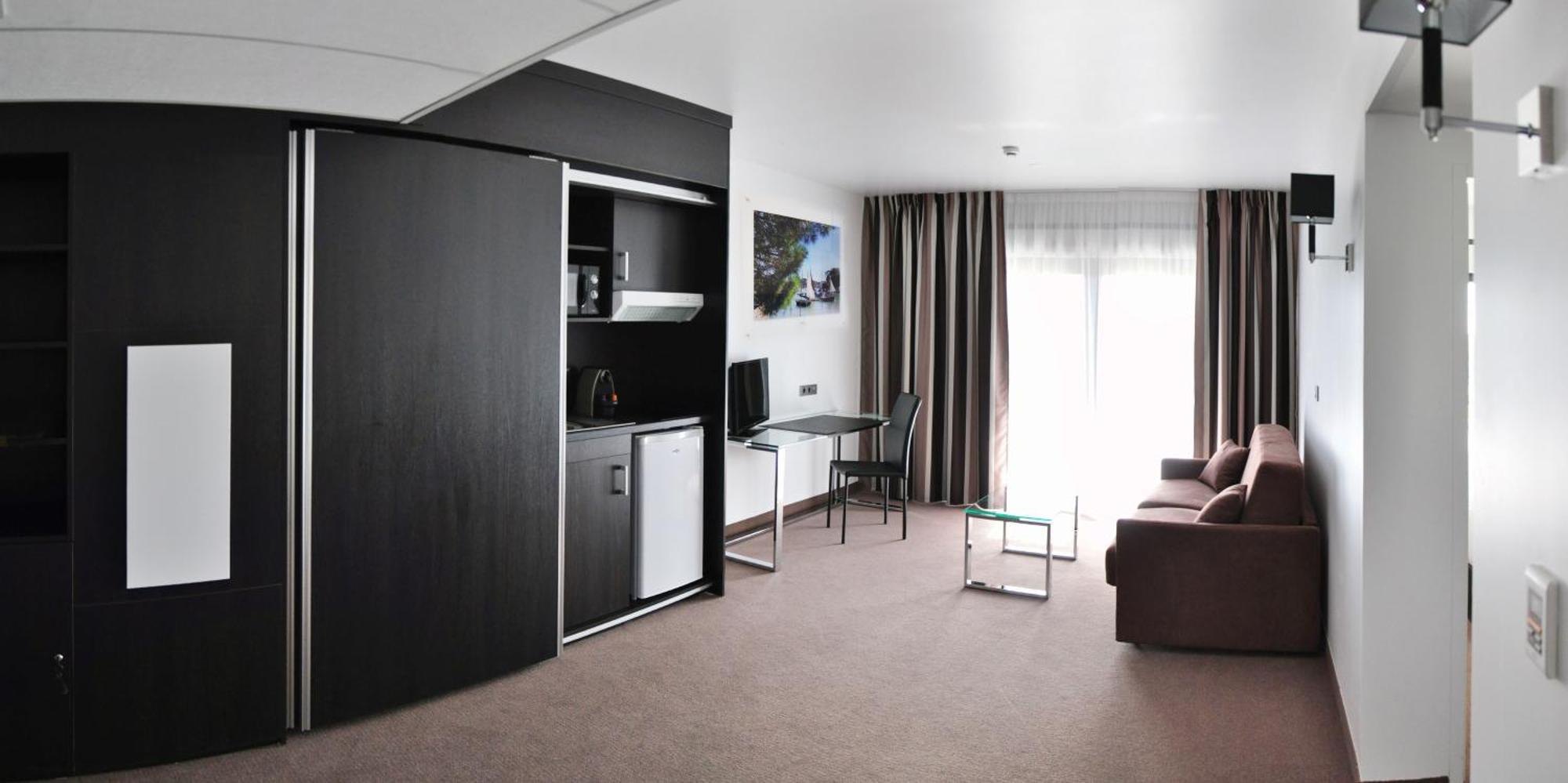 Golden Tulip Pornic Suites- Appart Hotel Phòng bức ảnh