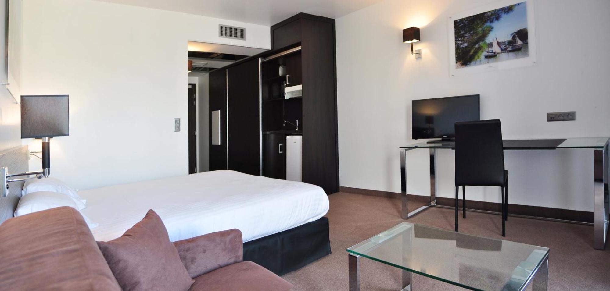 Golden Tulip Pornic Suites- Appart Hotel Phòng bức ảnh